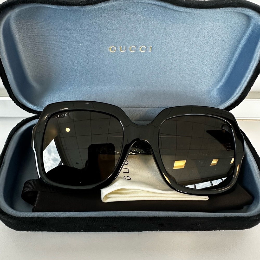 Black authentic designer women Gucci sunglasses